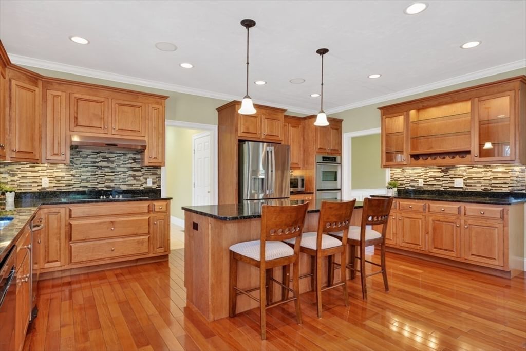 18 Manchester Dr, Wrentham, MA 02093 photo 2
