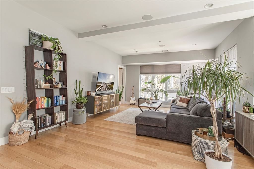488 Dorchester Ave #3I Boston — Photo 10 of 35