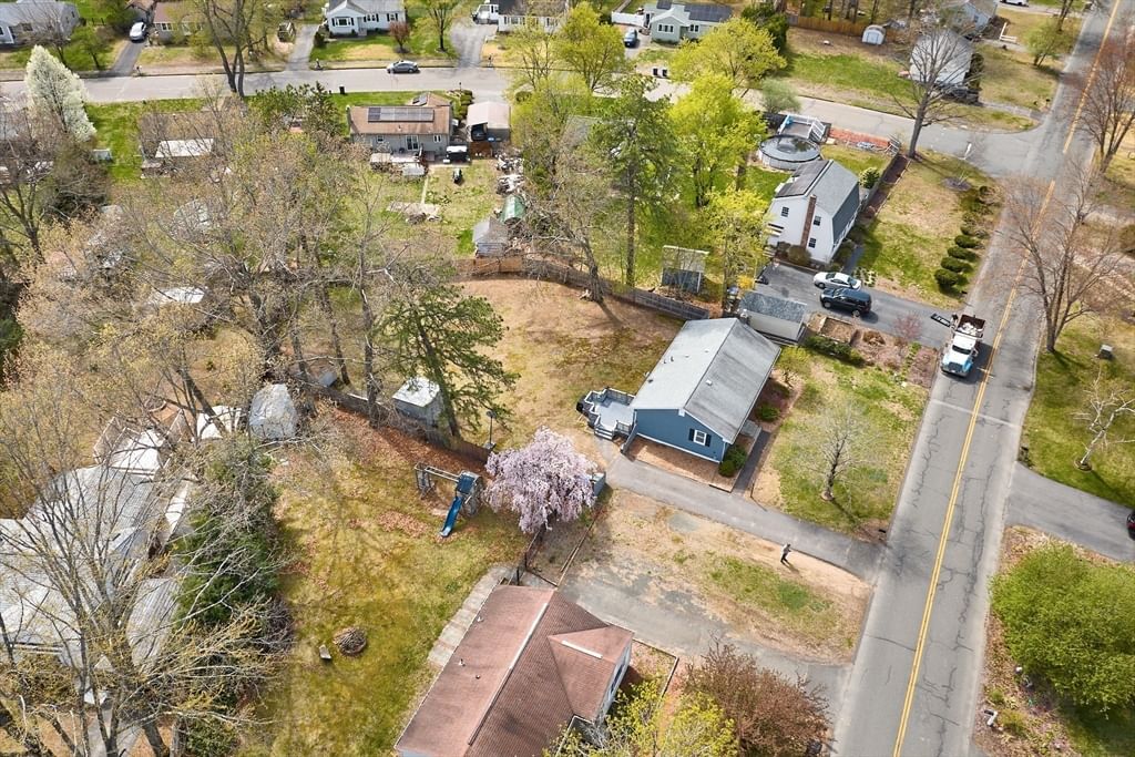 50 Phelps St Easthampton — Photo 32 of 34