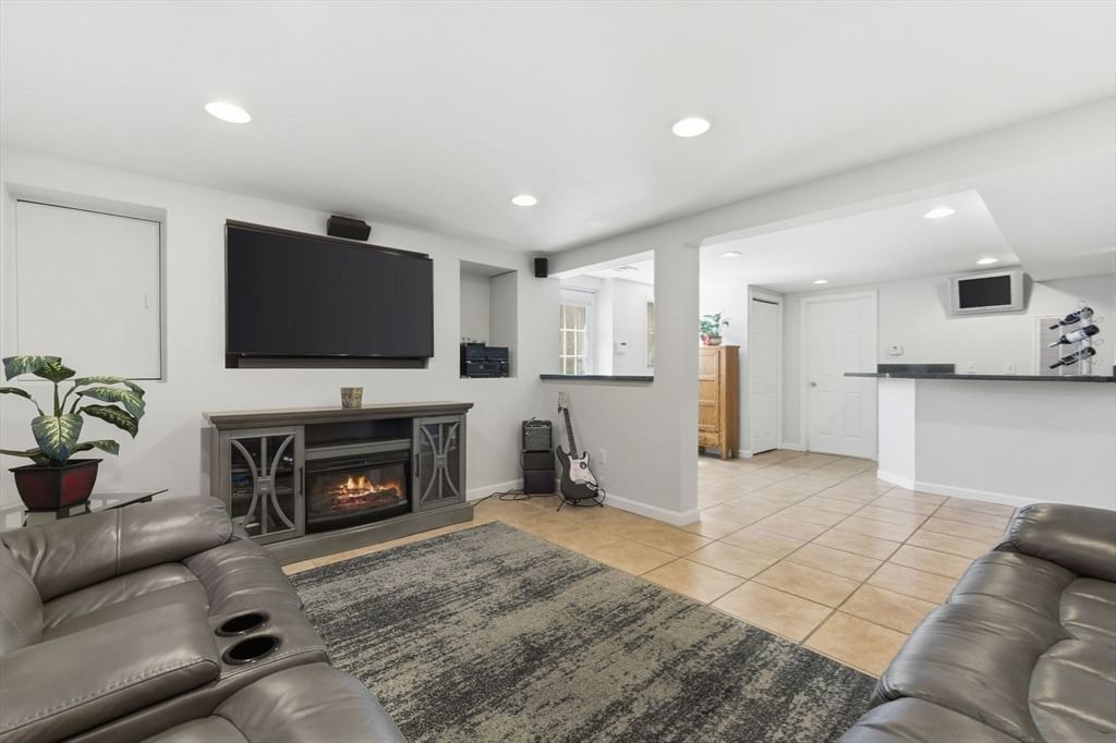 12 Bisbee Road Saugus — Photo 11 of 23