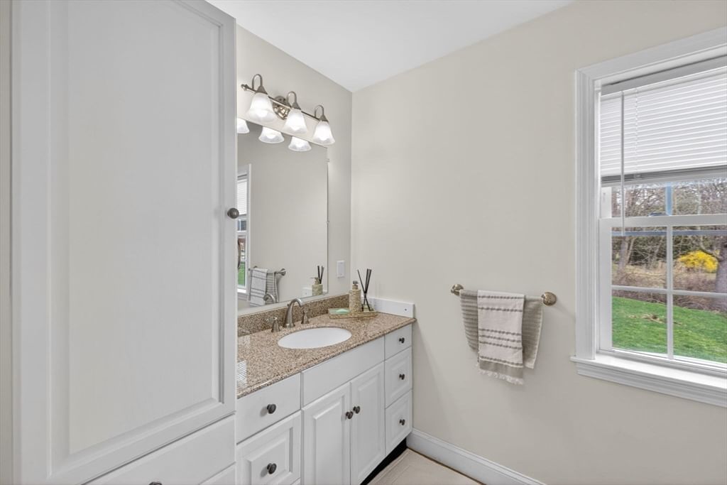 12 Linden St, Berlin, MA 01503 photo 5