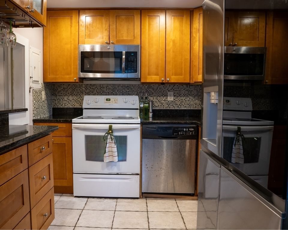 394 Essex St #3 Salem — Photo 11 of 26
