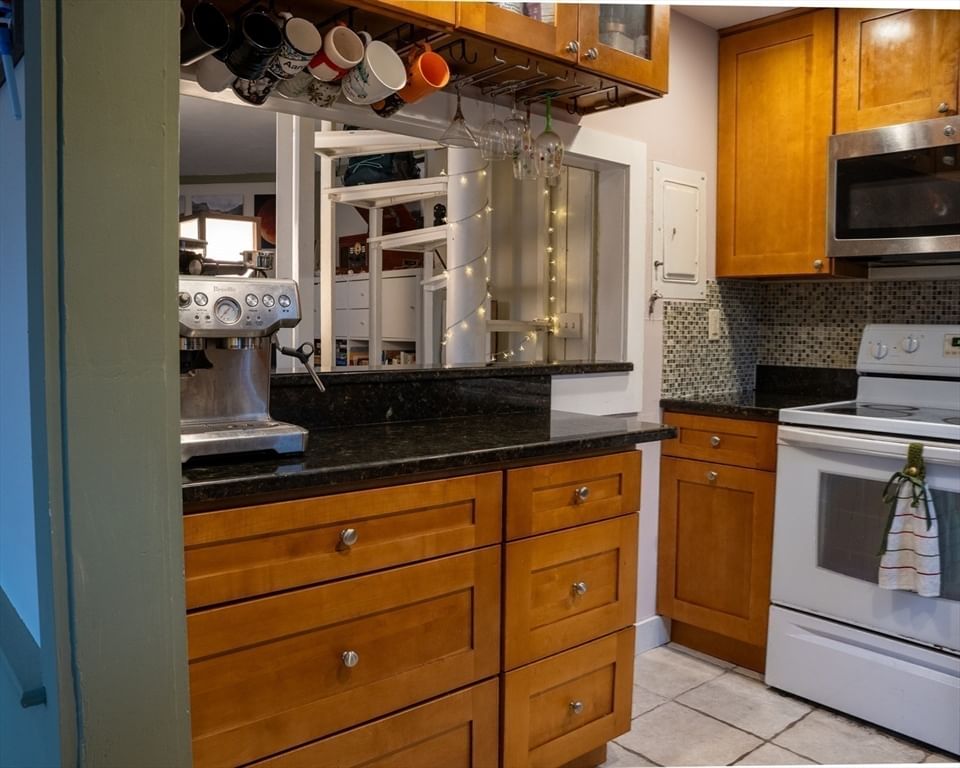 394 Essex St #3 Salem — Photo 12 of 26