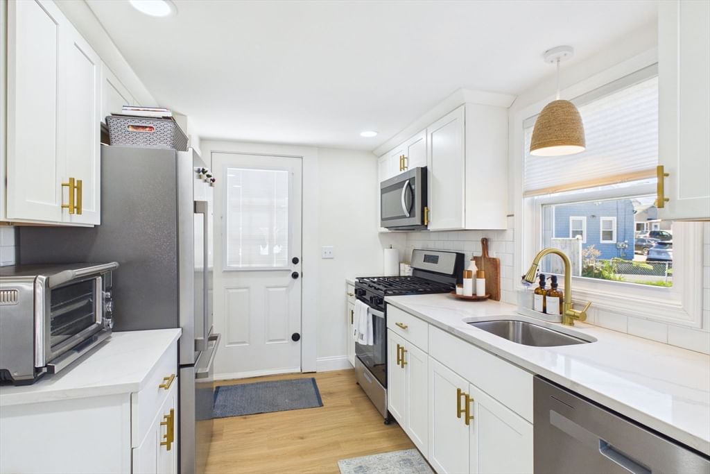 1501 E Rodney French Blvd New Bedford — Photo 16 of 32