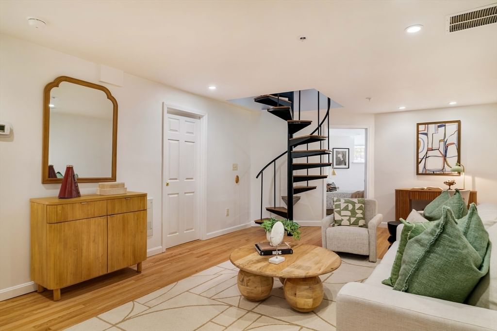486 Beacon St #1 Boston — Photo 18 of 33
