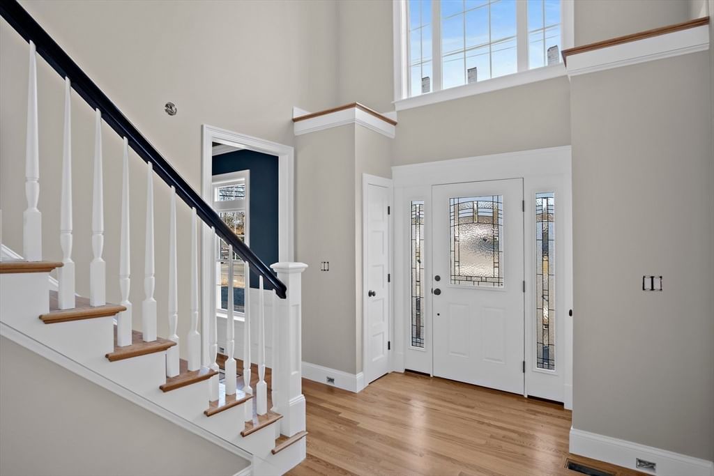 23 Day Cir Woburn — Photo 11 of 30