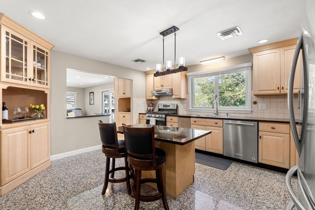 Listing Image 12