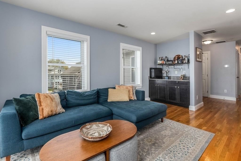 10 Irma St #3 Boston — Photo 2 of 38