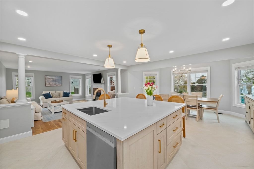 19 Pauline Road Marshfield — Photo 10 of 42