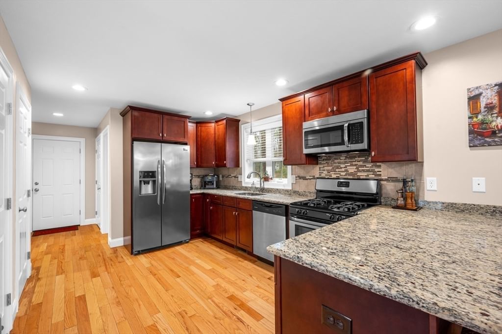 17 Mason Ln Salisbury — Photo 9 of 35