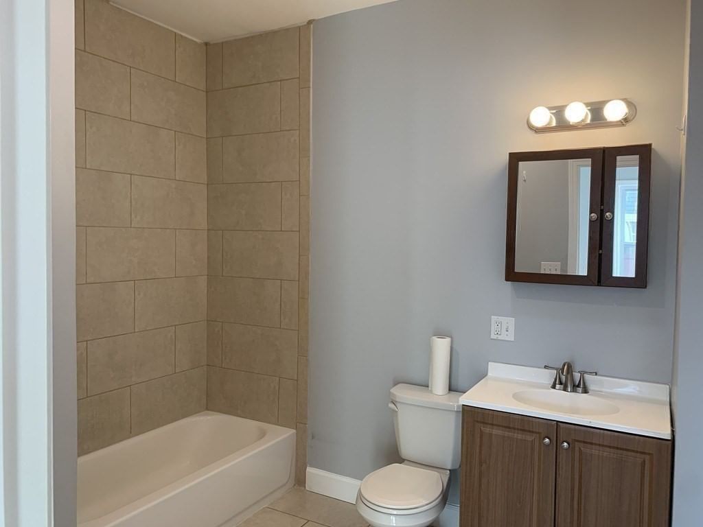 107 Chelsea St #2 Boston — Photo 7 of 13