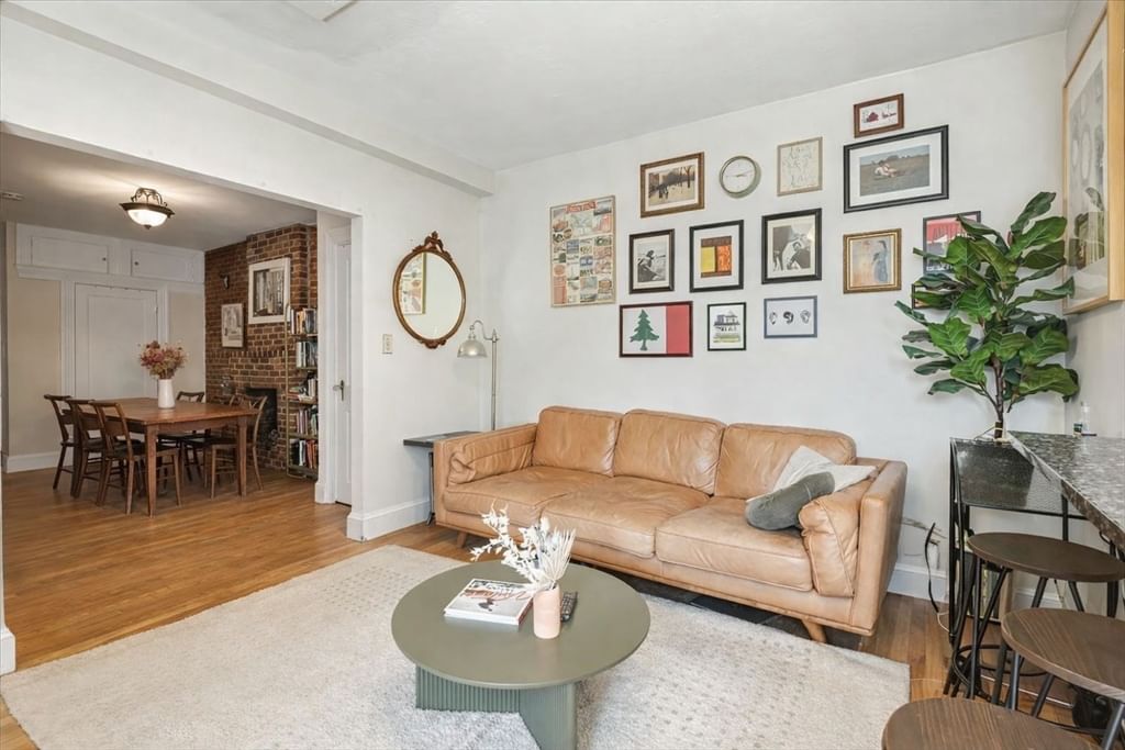 130 Myrtle St Boston — Photo 5 of 11