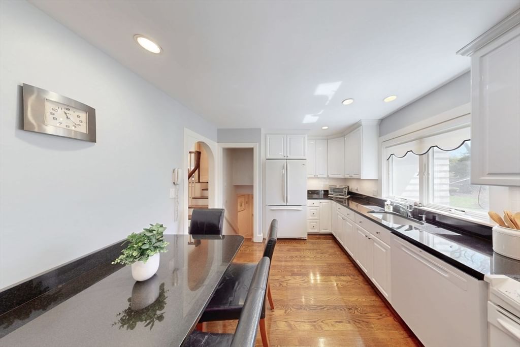 21 Phillips Avenue Swampscott — Photo 14 of 39
