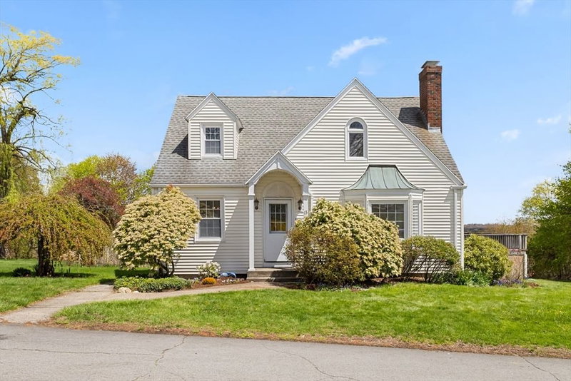 Property at 15 Breezy Green Rd, Leicester, MA 01524