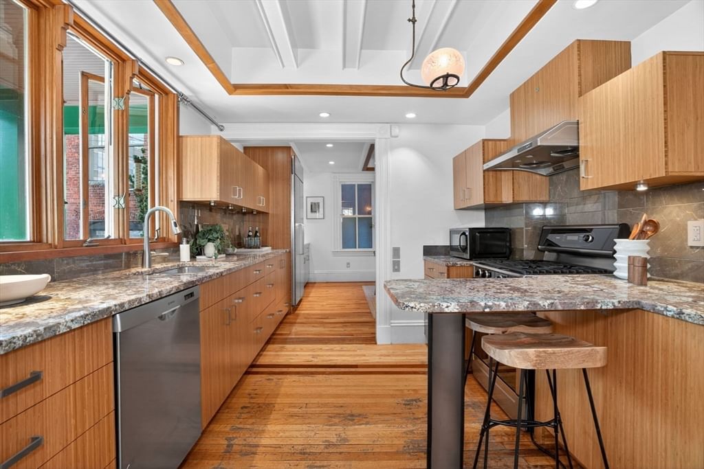 51 Green St Boston — Photo 9 of 32