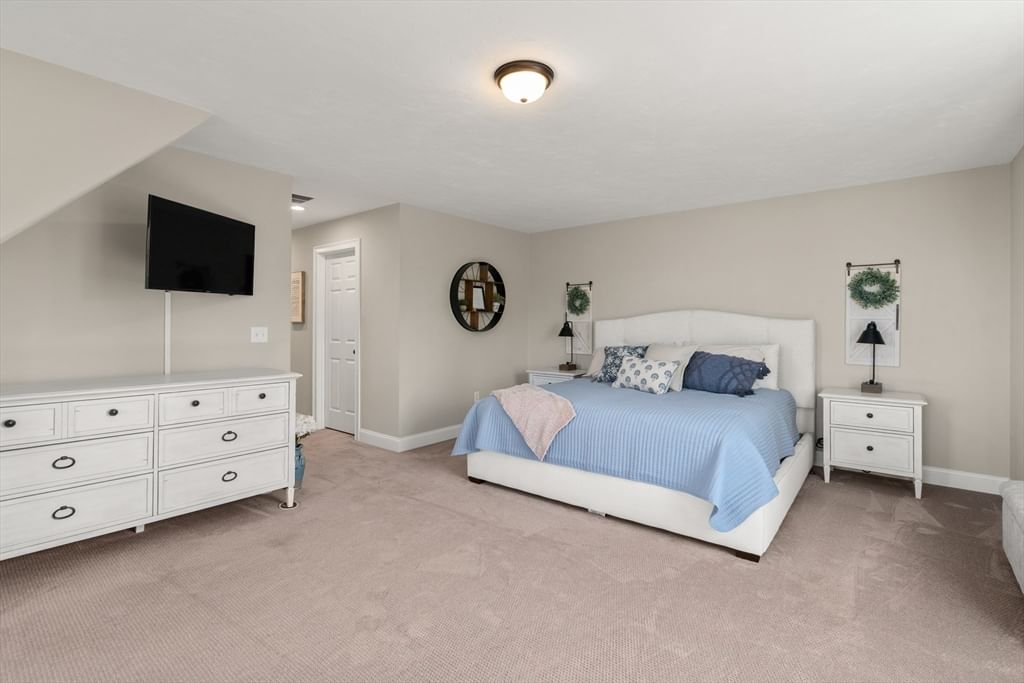 9 Jewell Xing, Mendon, MA 01756 photo 3