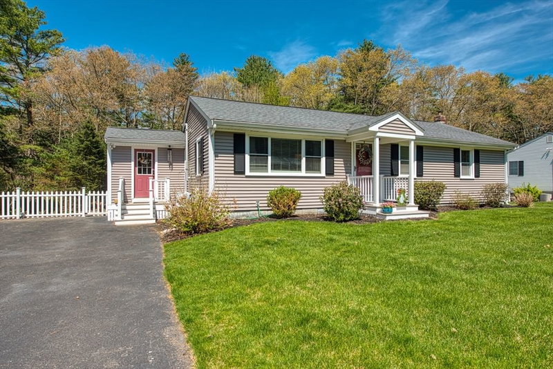 Property at 35 Pinecrest Dr, Taunton, MA 02780