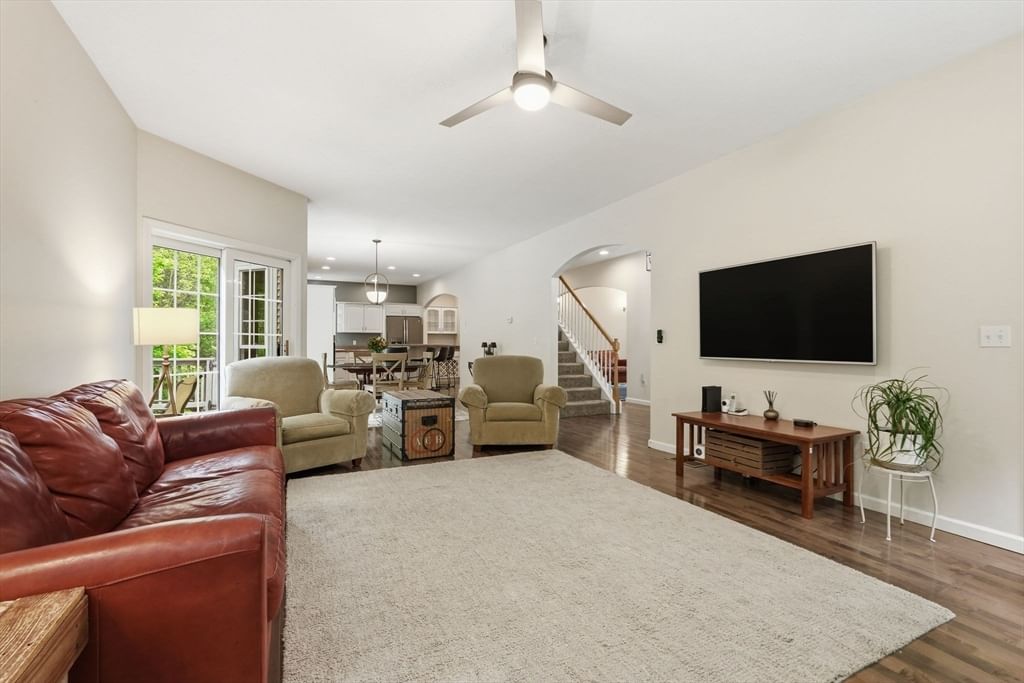 81 Sheffield Dr Belchertown — Photo 10 of 40