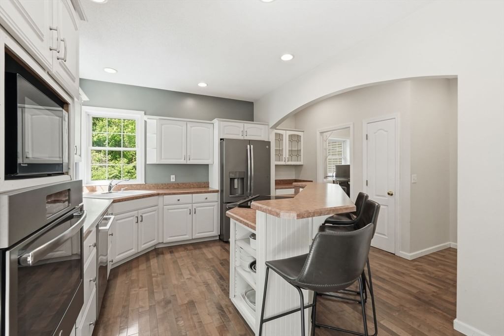 81 Sheffield Dr Belchertown — Photo 14 of 40