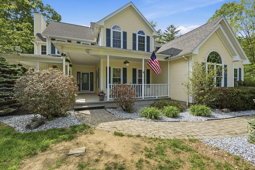 81 Sheffield Dr Belchertown — Photo 3 of 40