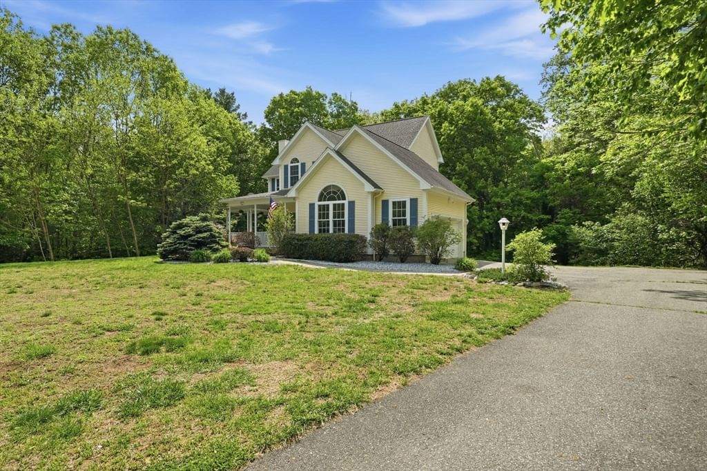 81 Sheffield Dr Belchertown — Photo 4 of 40