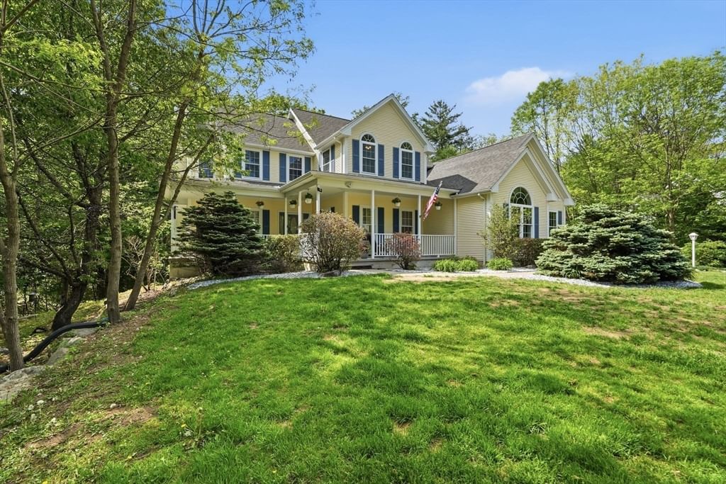 81 Sheffield Dr Belchertown — Photo 5 of 40