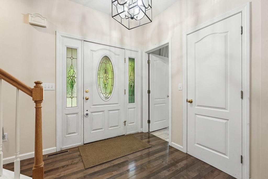 81 Sheffield Dr Belchertown — Photo 7 of 40