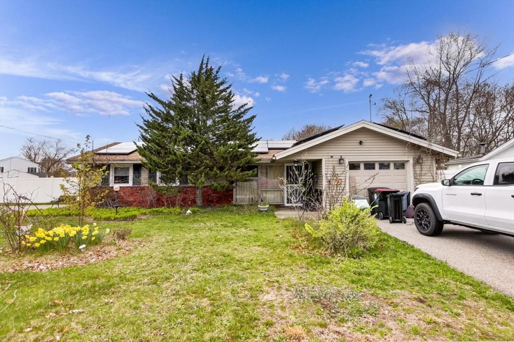 428 Hovendon Ave, Brockton, MA 02302