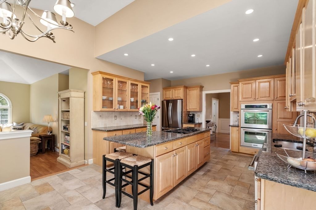 41 York Rd, Wayland, MA 01778 photo 2