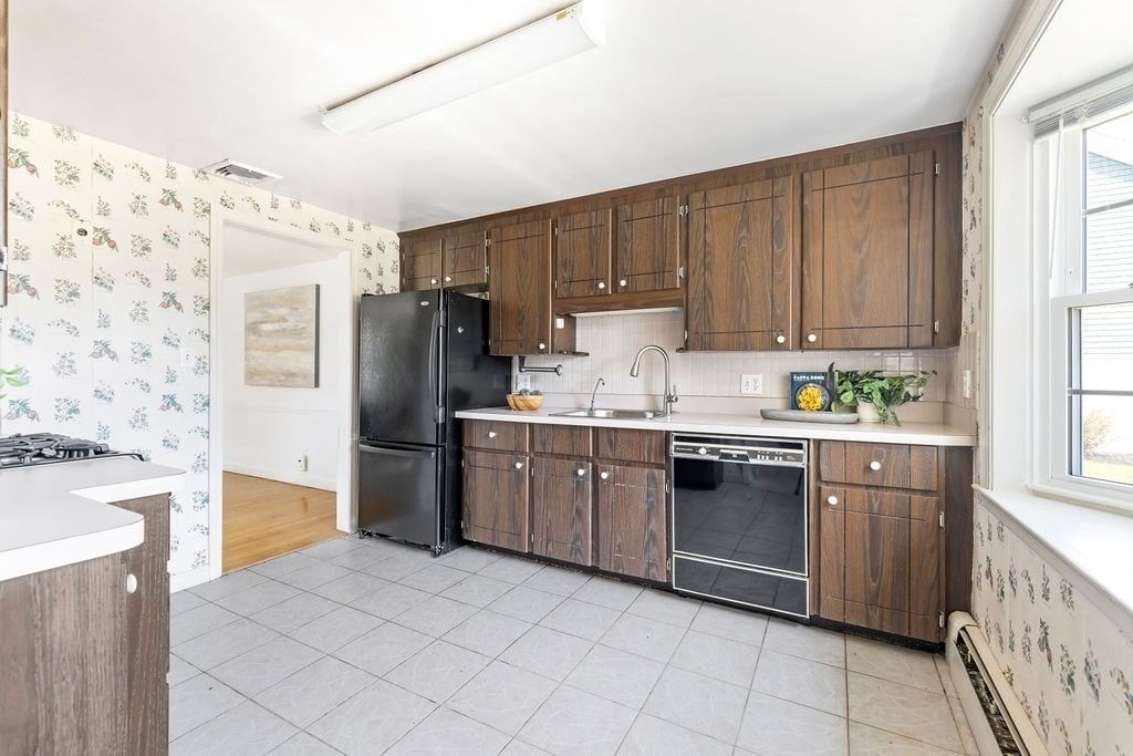 241 Walnut St Braintree — Photo 9 of 25