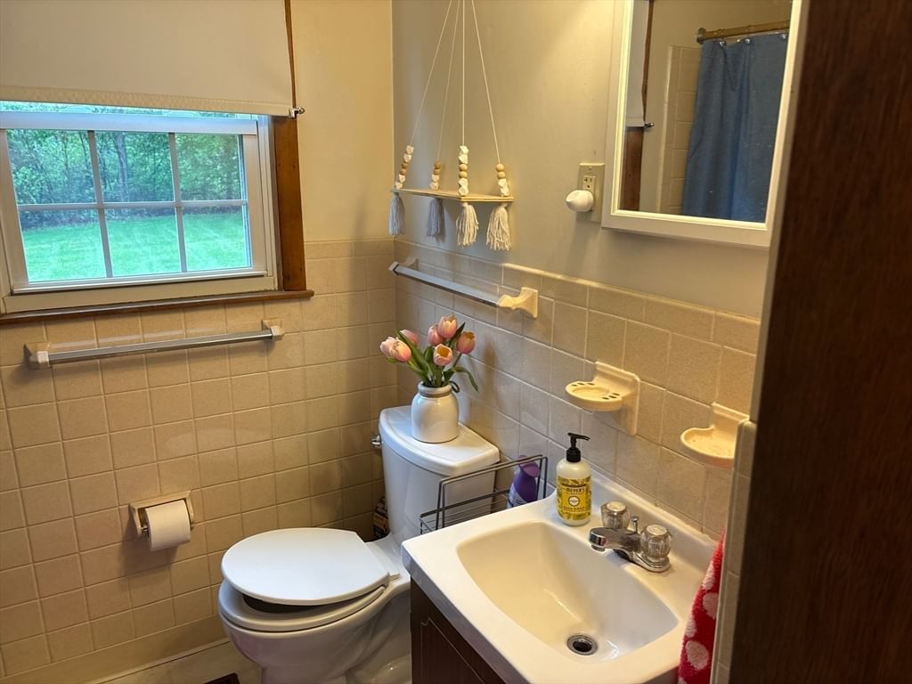 691 E Pleasant St Amherst — Photo 11 of 18