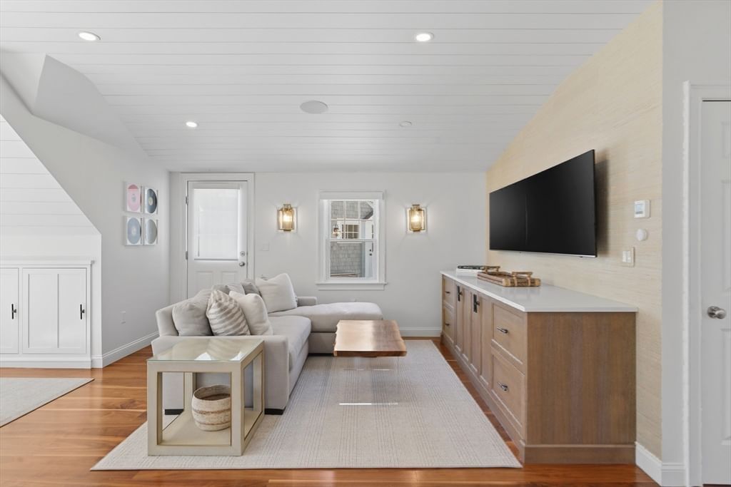 5 Seal Cove Ln Hingham — Photo 18 of 27