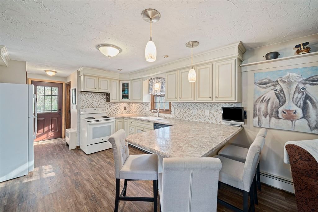 110 Country Rd Hanover — Photo 3 of 35