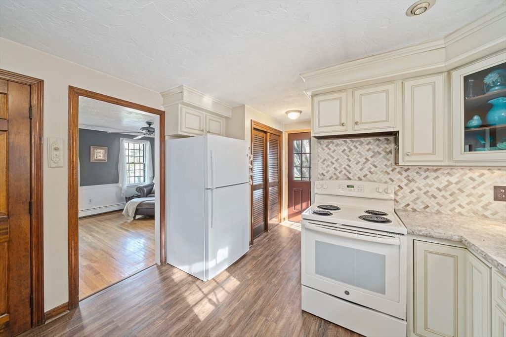 110 Country Rd Hanover — Photo 5 of 35