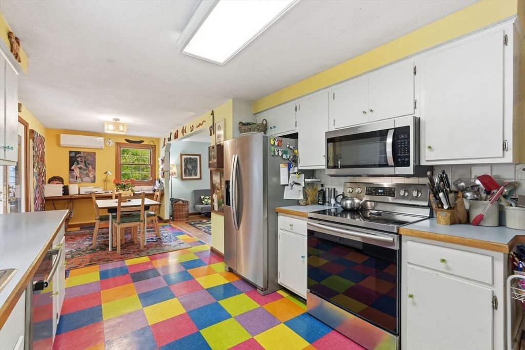 6 Woodlawn Rd, Hadley, MA 01035 photo 2
