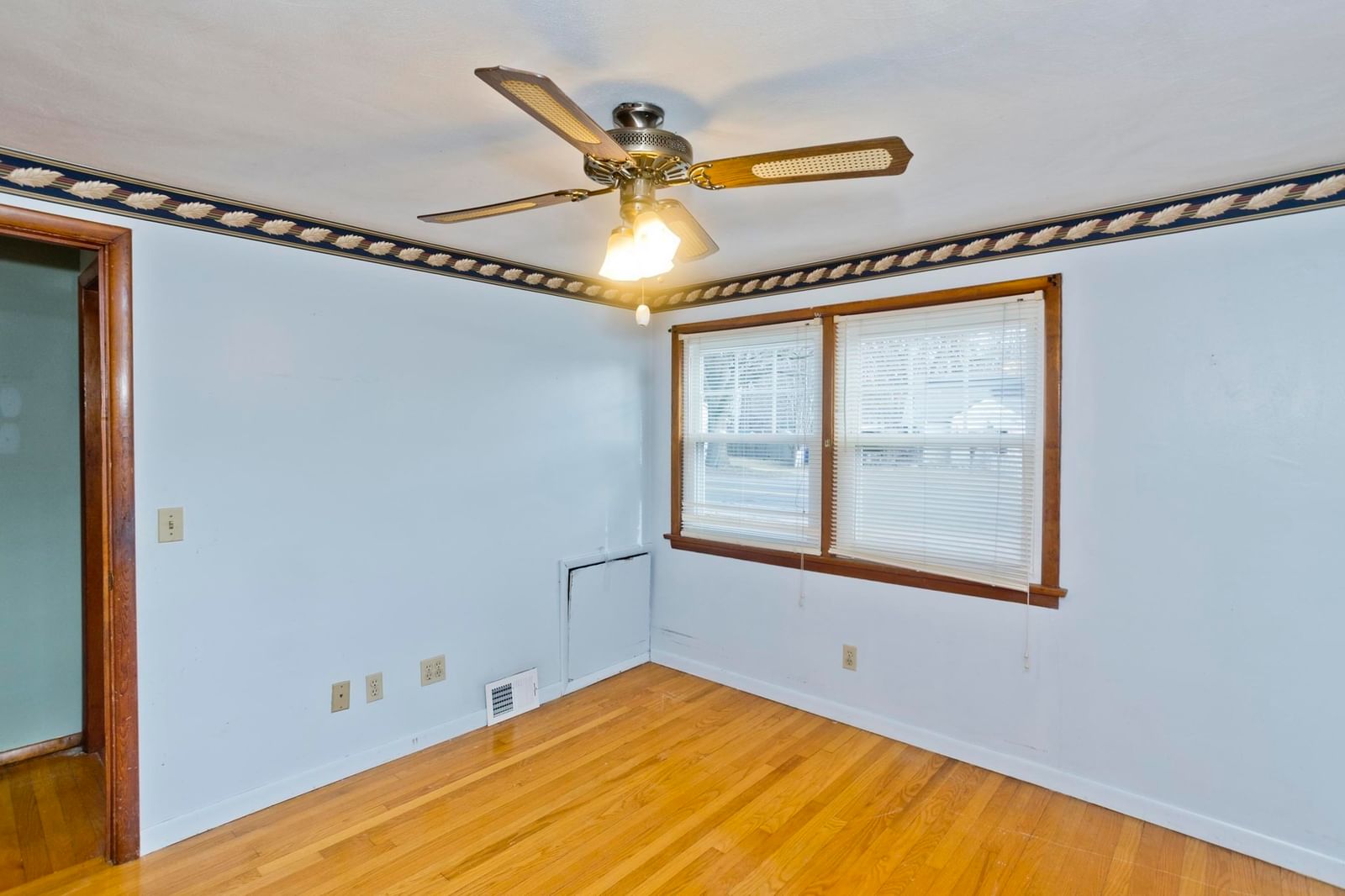 185 East St Springfield — Photo 14 of 25