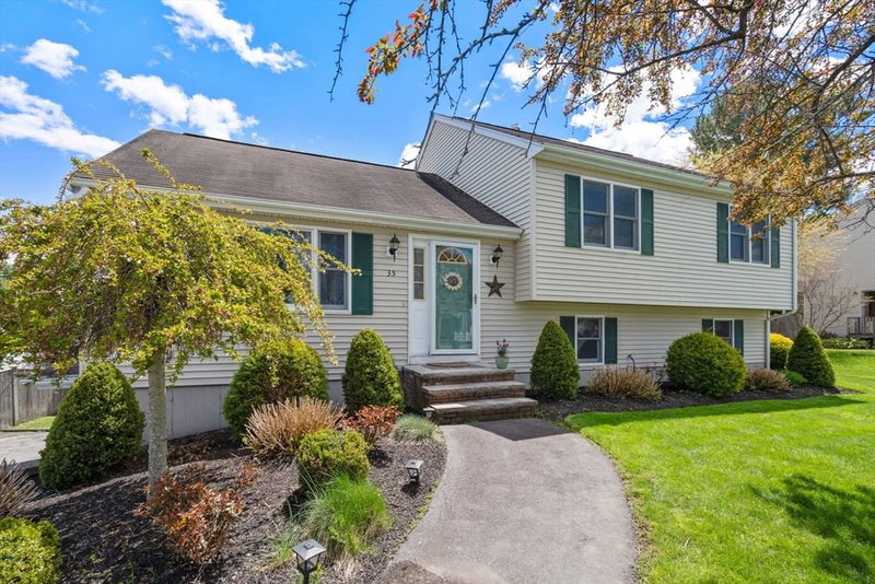 Property at 35 Sir Joseph Ct, Taunton, MA 02780