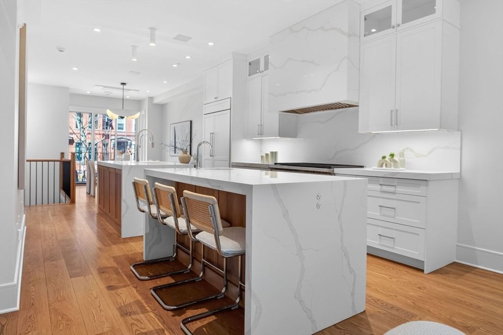 559 East Broadway Boston — Photo 7 of 42