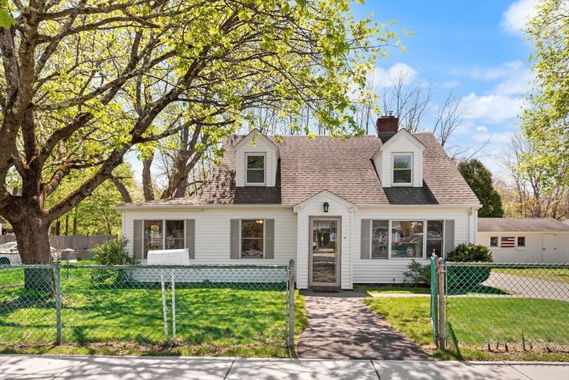 Property at 26 Alandale Pkwy, Norwood, MA 02062