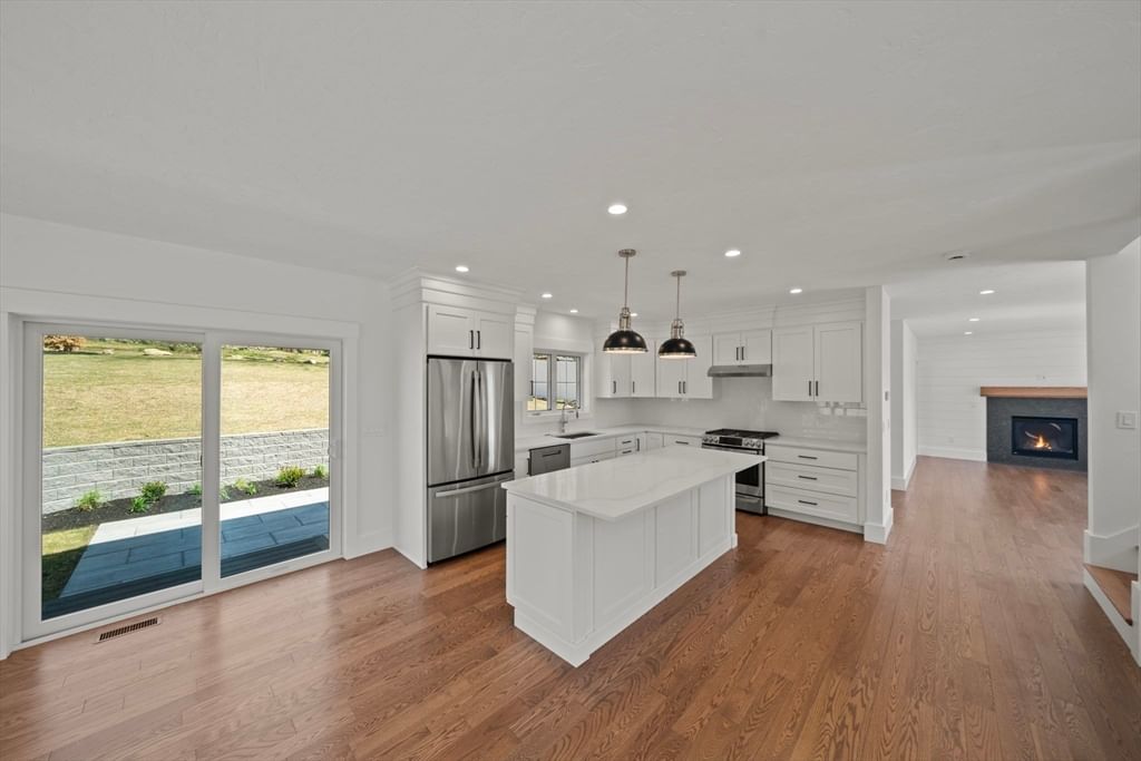 301 Maple Shrewsbury — Photo 7 of 33