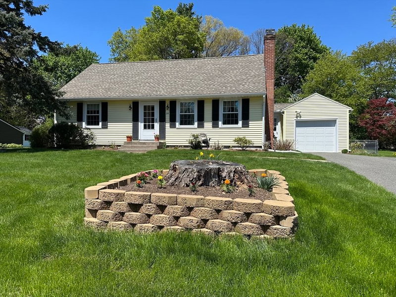 Property at 24 Speight Arden, East Longmeadow, MA 01028