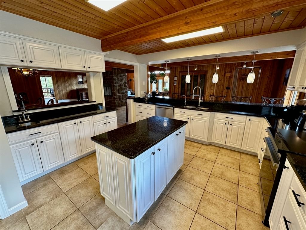 20 Crest Ln, Madison, NH 03849 photo 2