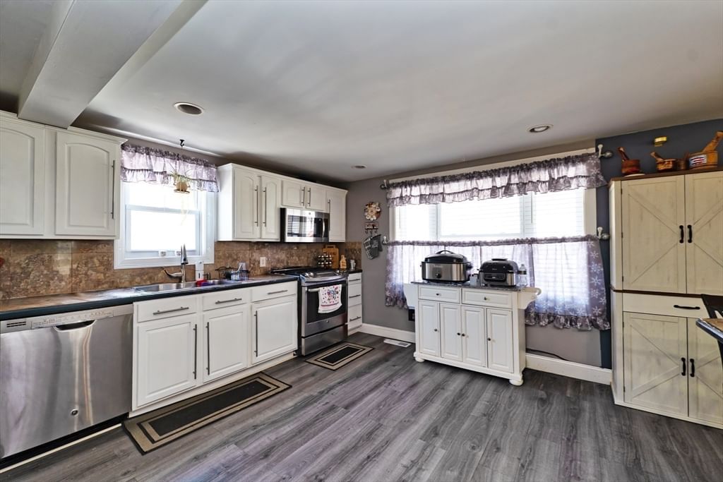 235 Chavenson St Fall River — Photo 10 of 38