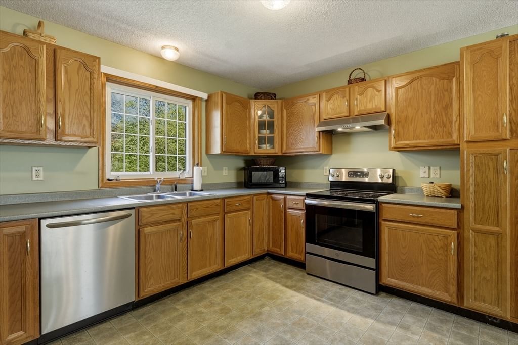 1 Kozera Ave, Hadley, MA 01035 photo 2