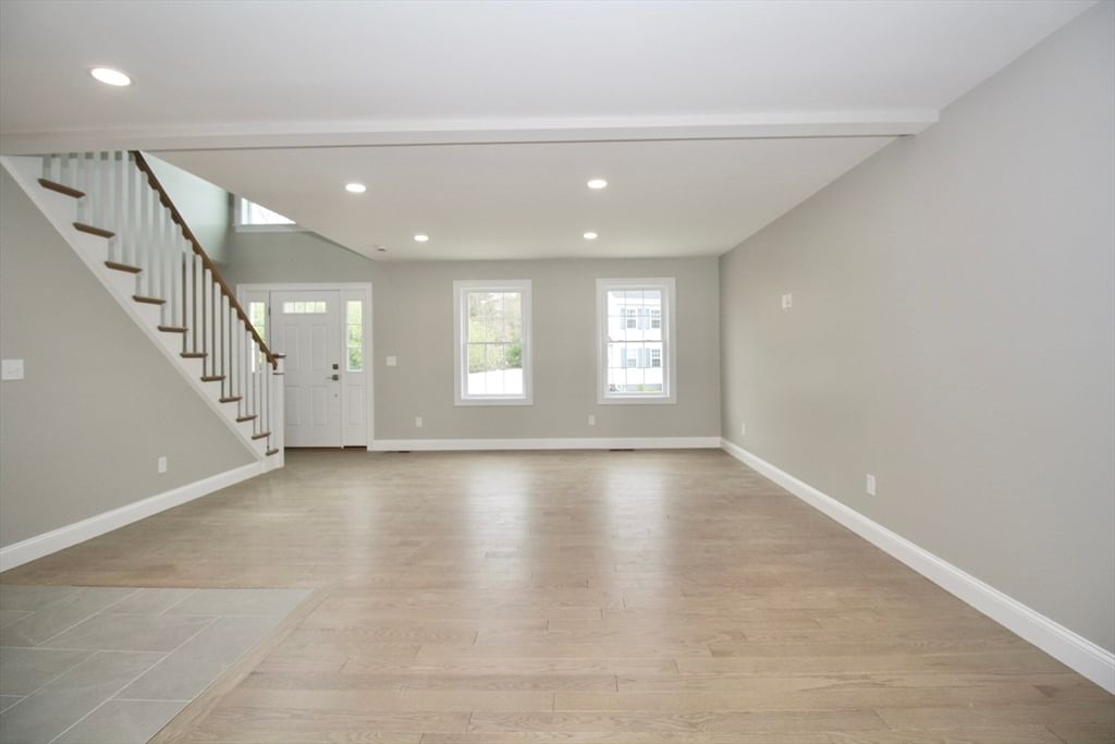 47 Seth Daniel Drive New Bedford — Photo 14 of 42