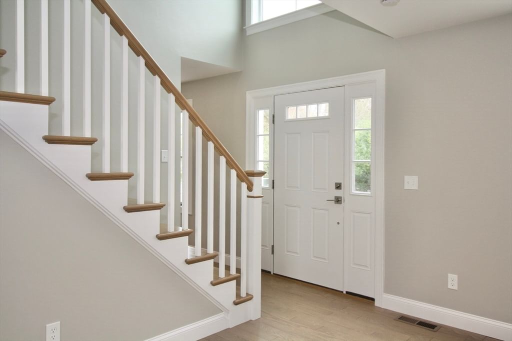 47 Seth Daniel Drive New Bedford — Photo 16 of 42