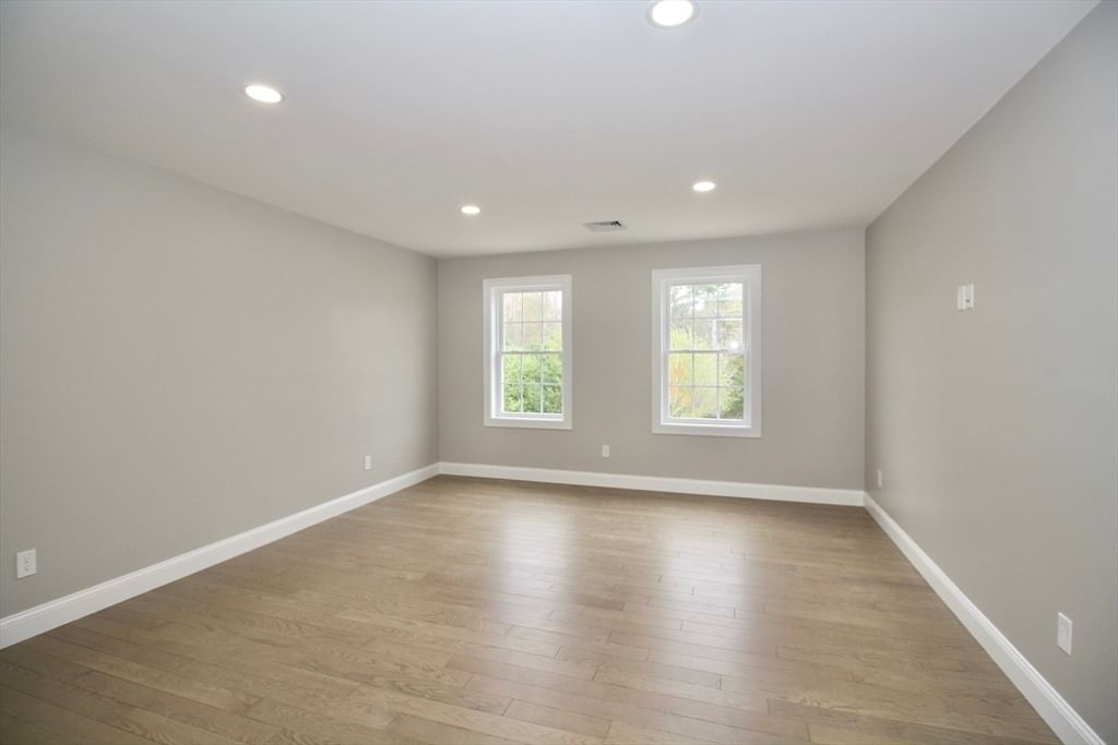 47 Seth Daniel Drive New Bedford — Photo 23 of 42
