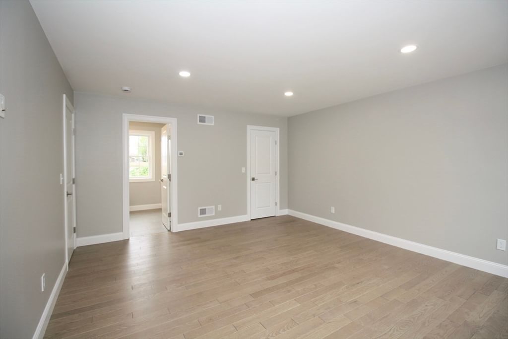 47 Seth Daniel Drive New Bedford — Photo 25 of 42