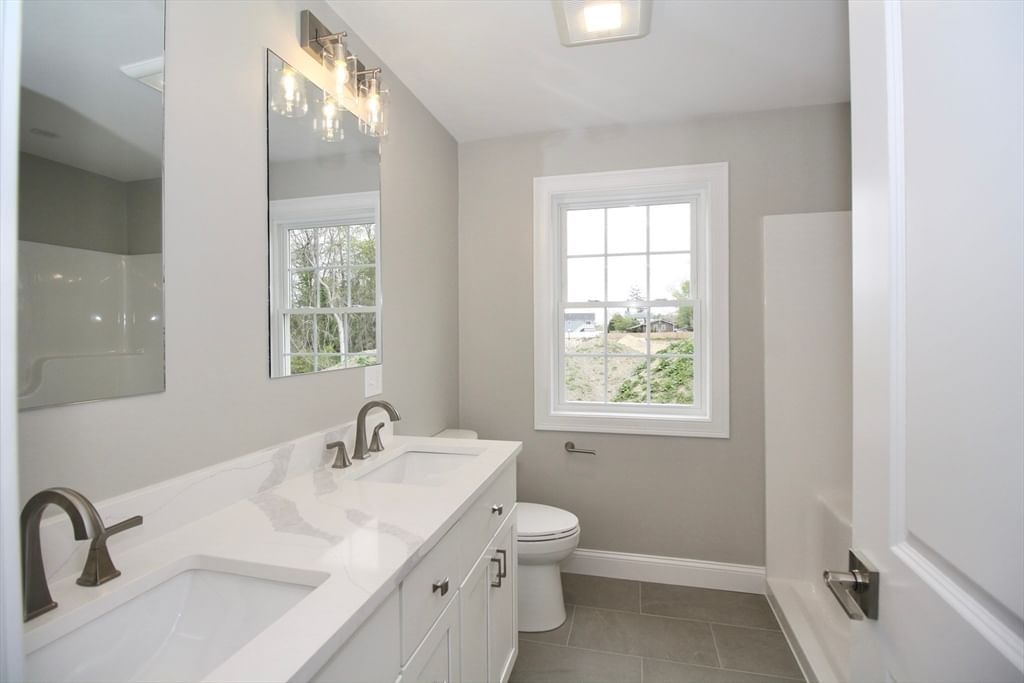 47 Seth Daniel Drive New Bedford — Photo 27 of 42