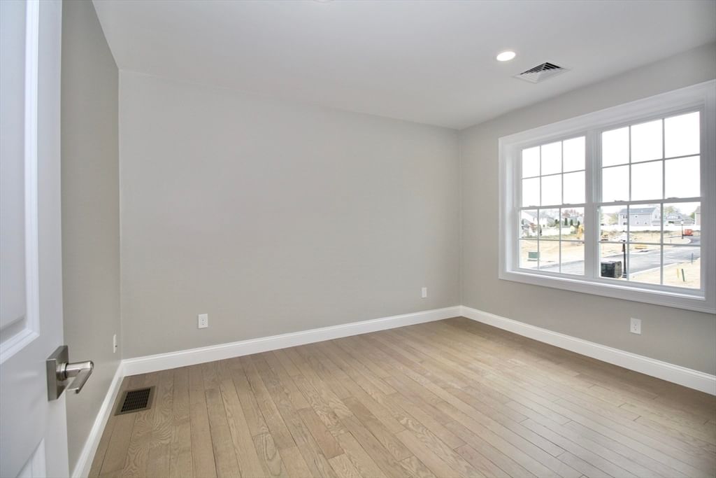47 Seth Daniel Drive New Bedford — Photo 30 of 42